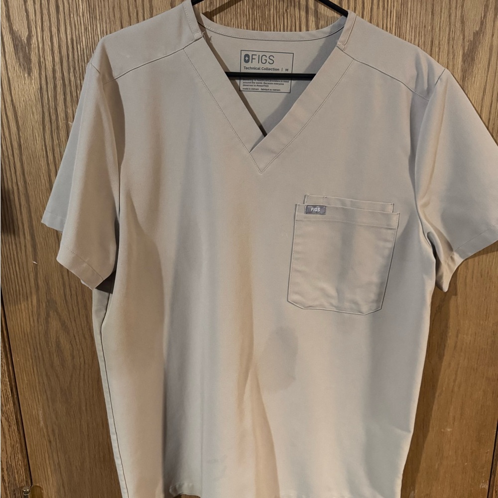 Men’s tan Figs scrub shirt Medium (2 available)